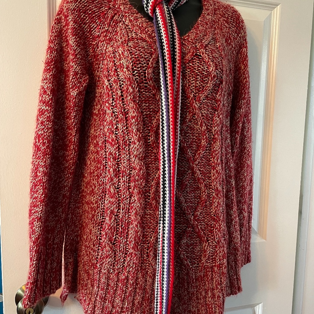 Over-sized, red, cable-knit sweater (s) - Picture 3 of 6
